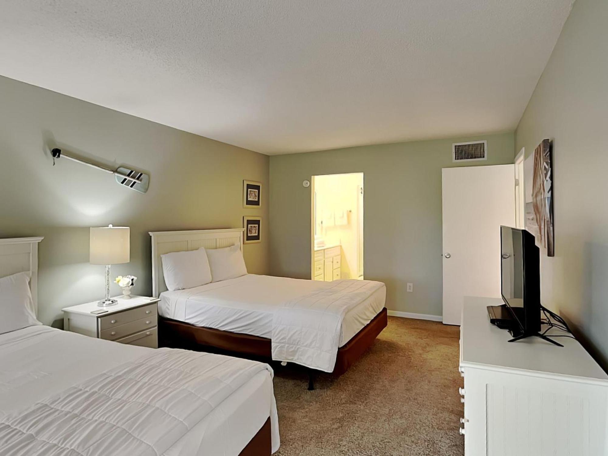 Edgewater 703 *